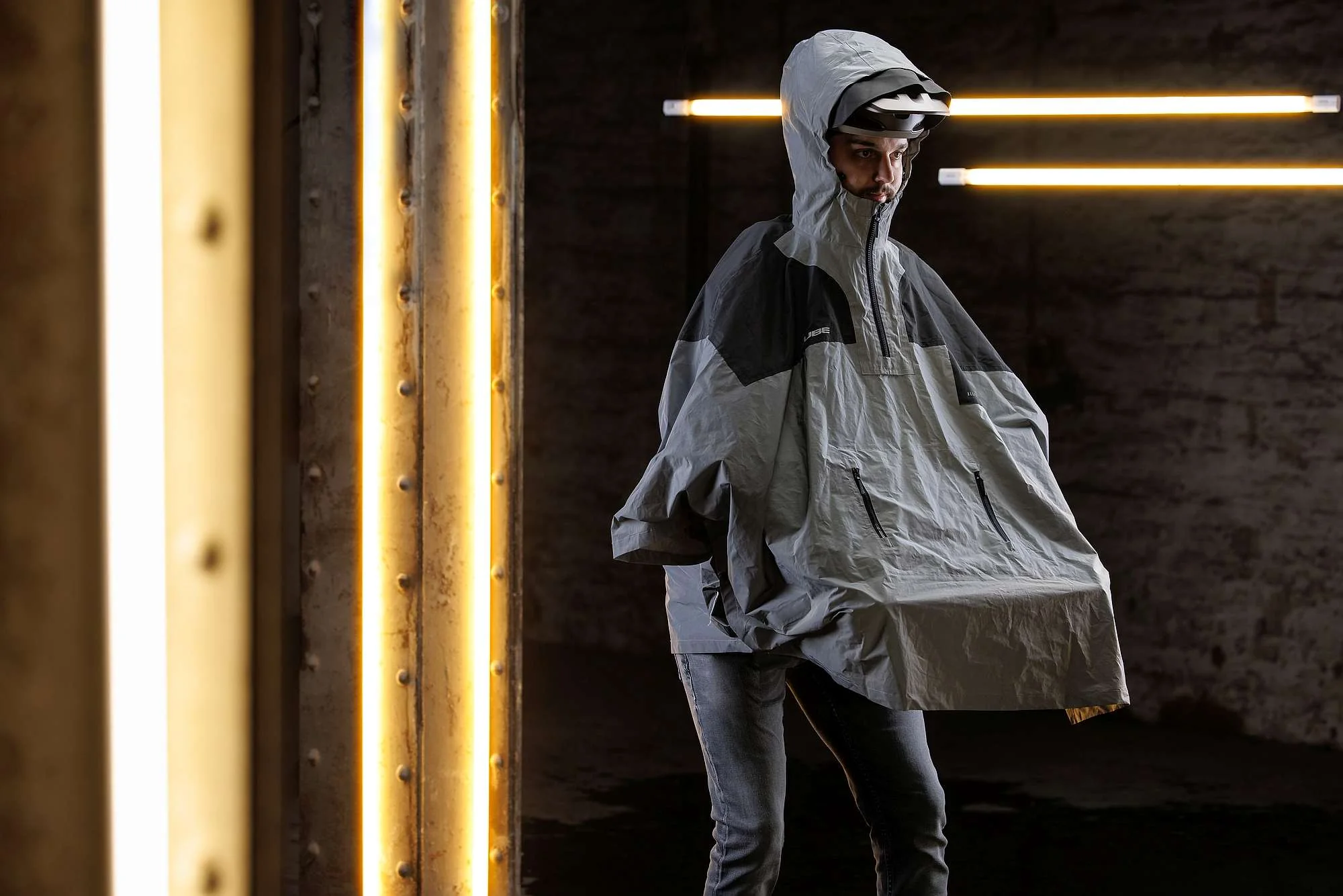 CUBE Atx Utility Poncho Safety Silver/Grey - Image 8
