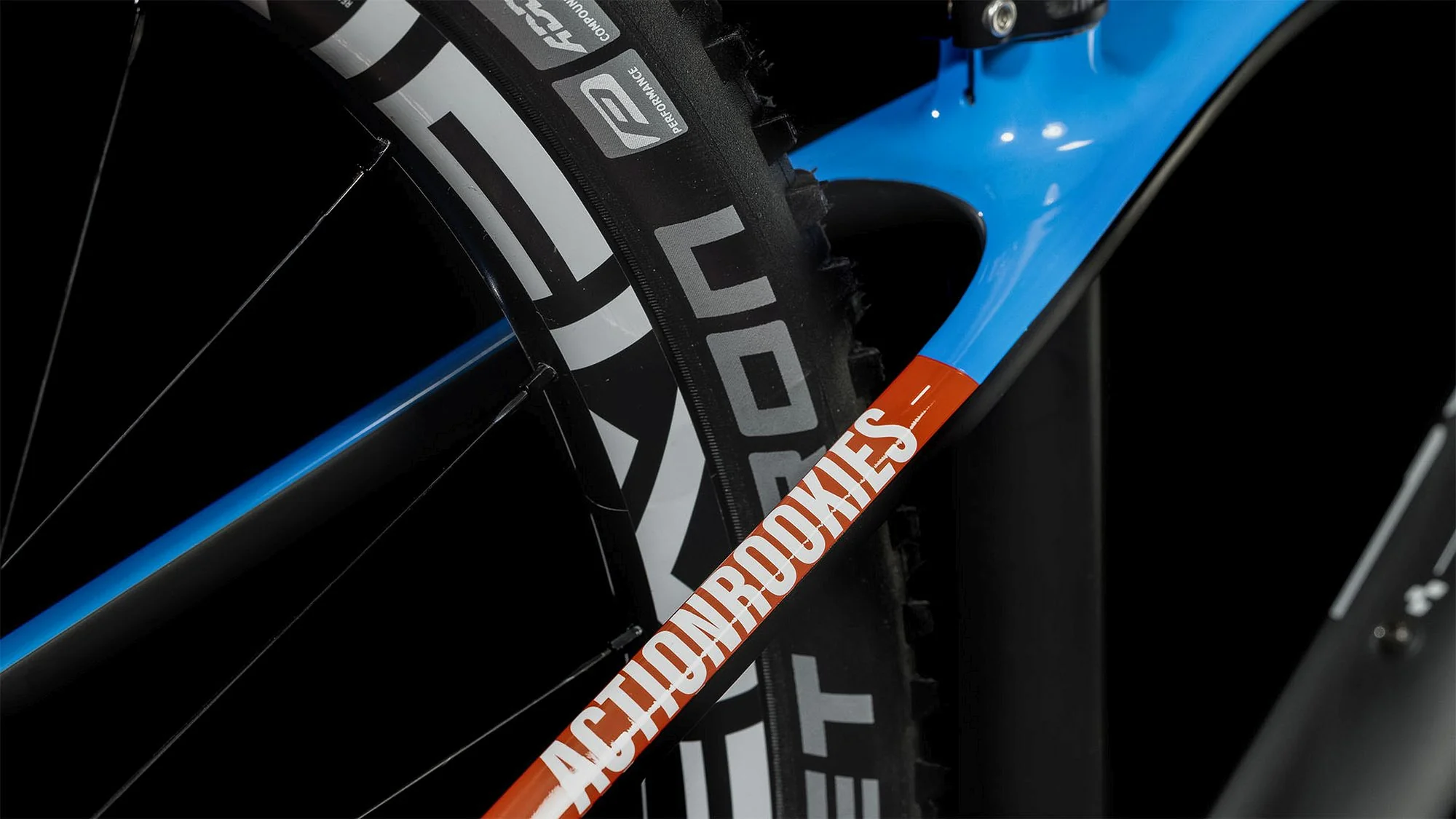CUBE ELITE 240 C:62 PRO CARBON/BLUE/RED - Image 5