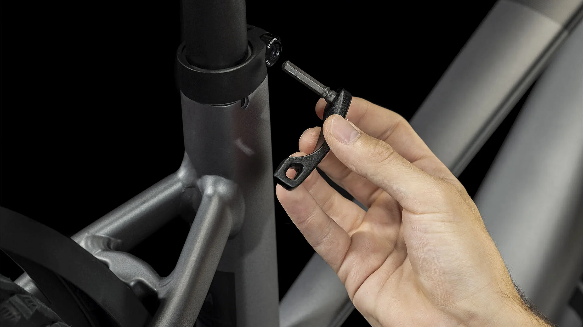 CUBE NURIDE HYBRID PERF 625 ALLROAD GRAPHITE - Image 4