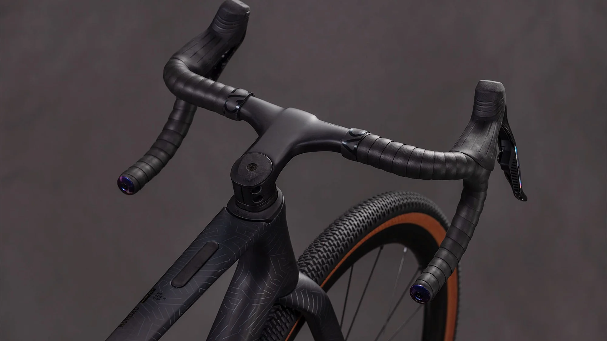 CUBE NUROAD C:62 EXC CARBON/CRISSCROSS - Image 4