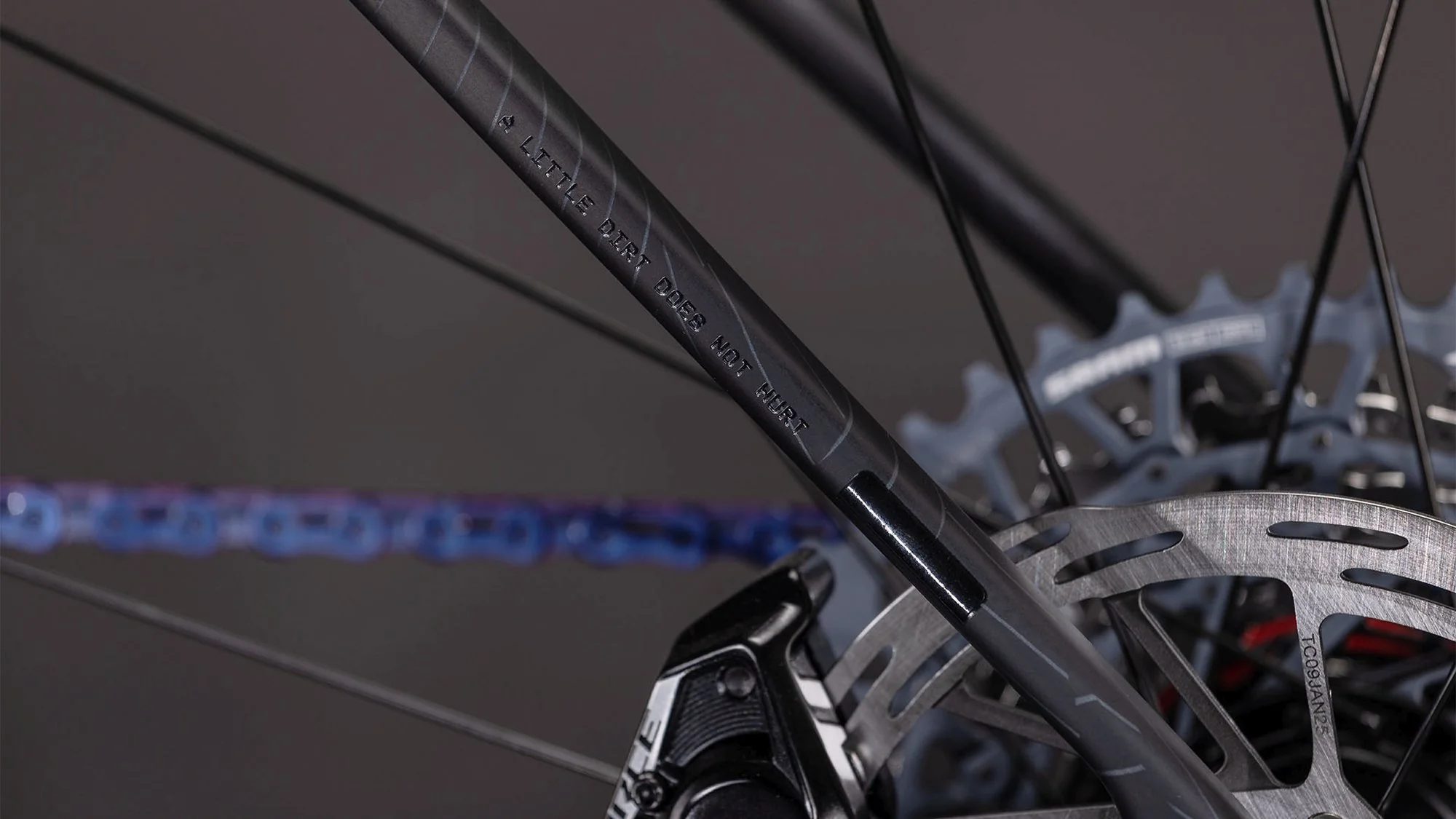 CUBE NUROAD C:62 EXC CARBON/CRISSCROSS - Image 8