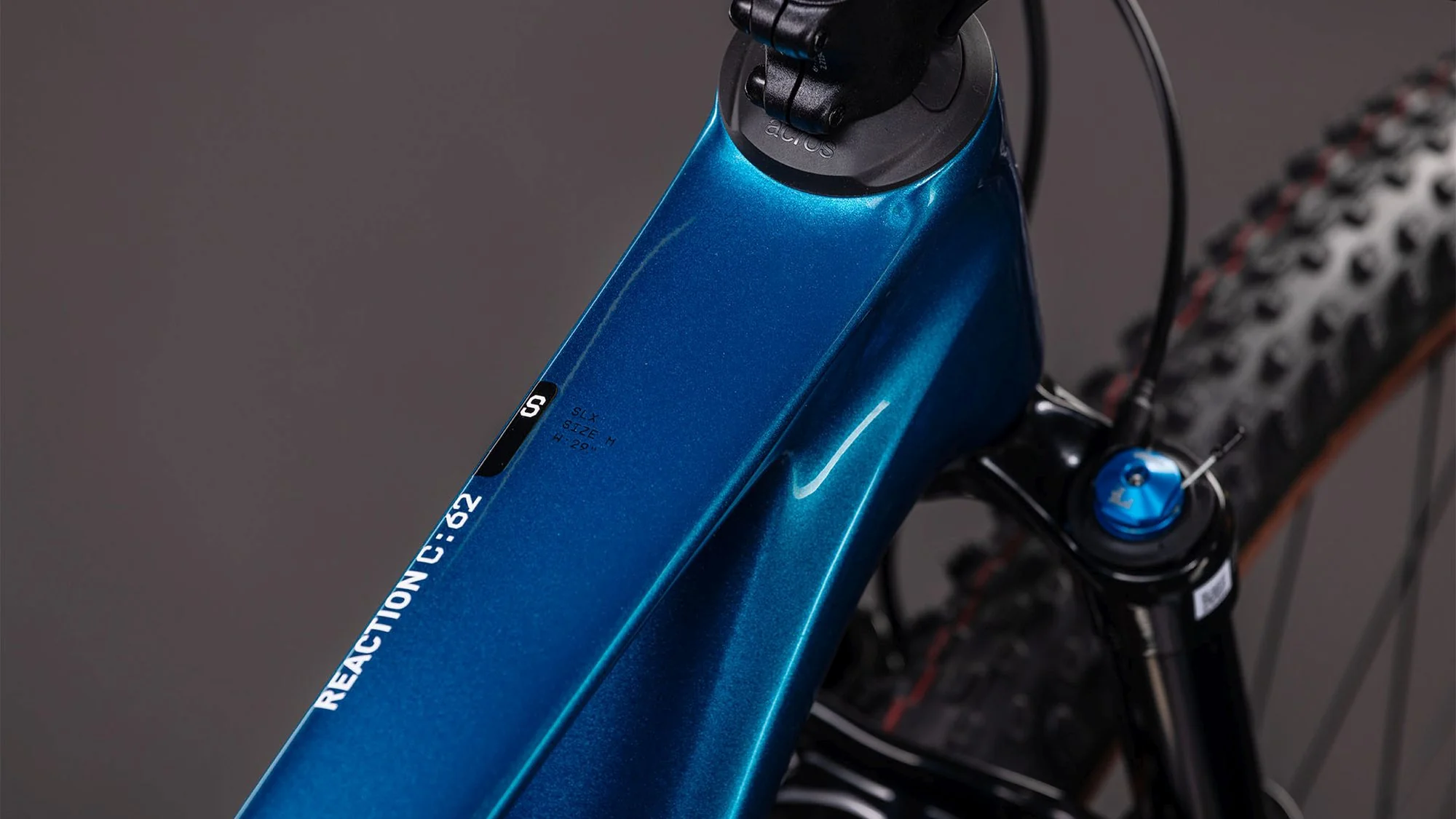 CUBE REACTION C:62 SLX ELECTRICBLUE/WHITE - Image 2